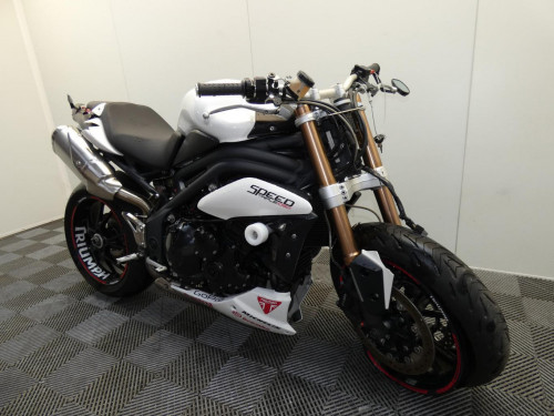 TRIUMPH 1050 SPEED TRIPLE 1050