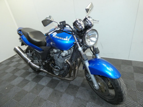 KAWASAKI ZR7
