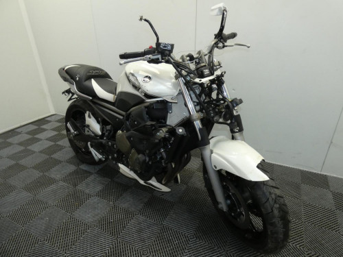 YAMAHA XJ6 600