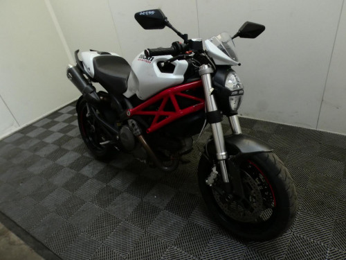 DUCATI 796 MONSTER