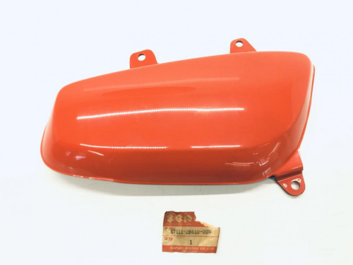 Cache carenage sous selle droit SUZUKI TS 125 1971-1977