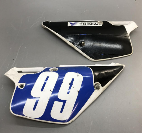 Cache carenage sous selle droit et gauche YAMAHA YZ 125 1991