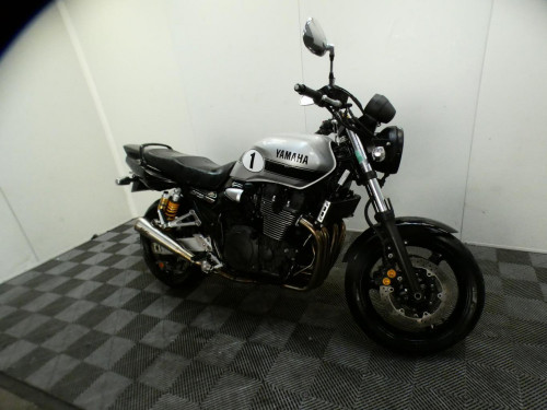 YAMAHA 1300 XJR