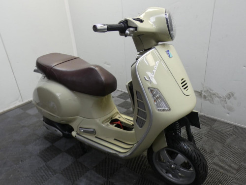 PIAGGIO 125 VESPA GRANTURISMO