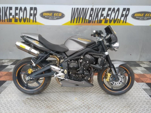 TRIUMPH STREET TRIPLE 675 R