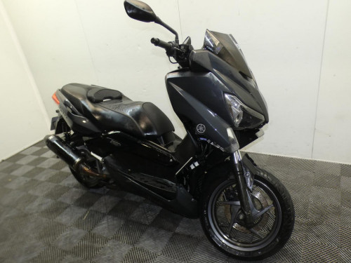 YAMAHA XMAX 125