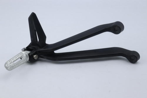 Platine arriere droite TRIUMPH 765 STREET TRIPLE RS 2023 - 2024
