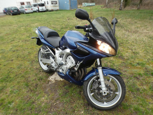 YAMAHA FZ6