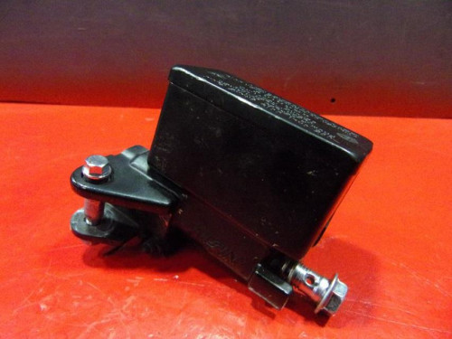 Maitre cylindre frein avant SUZUKI GSR 750 11-16