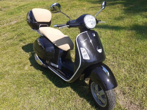 PIAGGIO VESPA GRAND TOURISMO