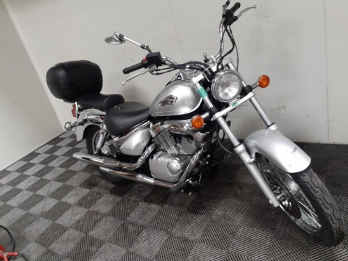SUZUKI 125 INTRUDER