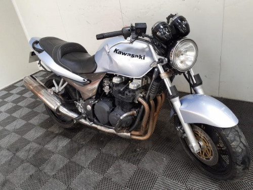 KAWASAKI ZR7