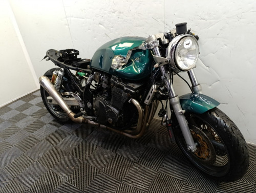 SUZUKI GSX INAZUMA 750