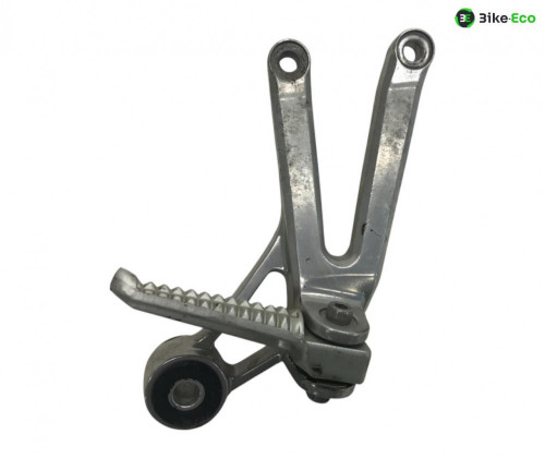Platine et repose pieds arriere droit YAMAHA YZF 1000 2002-2003 R1