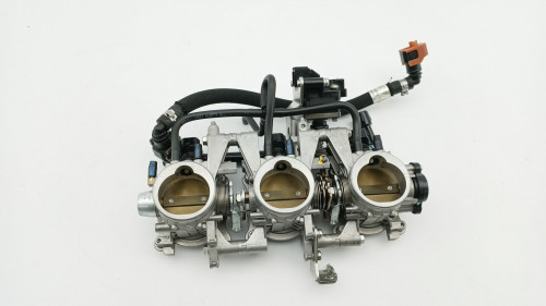 Rampe d'injection TRIUMPH 675 STREET TRIPLE 2011 - 2012