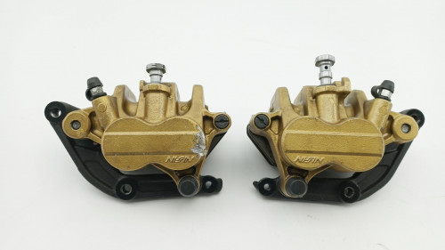 Etrier de frein avant TRIUMPH 675 STREET TRIPLE 2011 - 2012