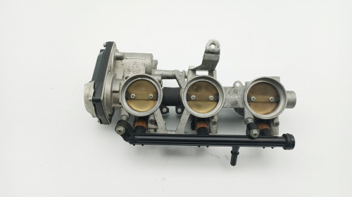 Rampe d'injection MV AGUSTA BRUTALE 675 2012 - 2017