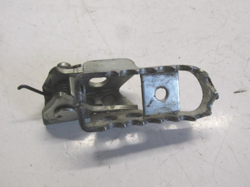 Repose pieds avant gauche YAMAHA TT-R 110 2008-2012
