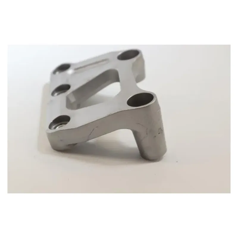 Support moteur droit YAMAHA TDM 850 1996 - 2002
