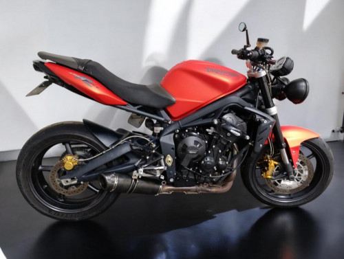 TRIUMPH STREET TRIPLE R 675