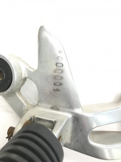 Platine et repose pieds arriere droit YAMAHA XJ 900 S 1995-2001 DIVERSION