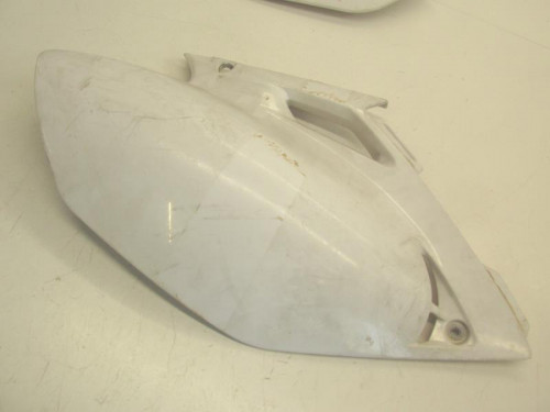 Cache lateral YAMAHA YZ 250 F 2005 YZ-F