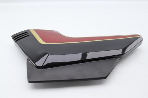 Cache lateral gauche SUZUKI GSX 400 S 1984 - 1984
