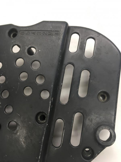 Carter cache pignon sortie de boite SUZUKI GSX F 750 1989-1997