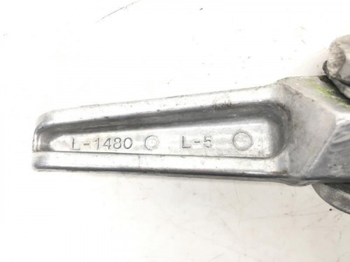 Platine et repose pieds arriere gauche KAWASAKI Z 750 2004-2006