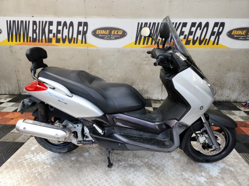 YAMAHA XMAX 125