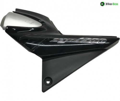 Cache carenage sous selle gauche YAMAHA XJR 1300 2004-2006