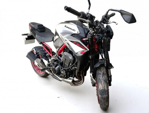 KAWASAKI Z900