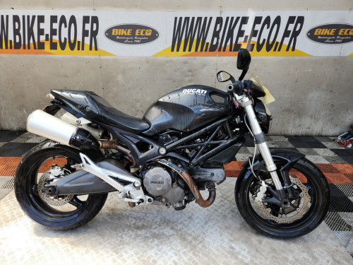 DUCATI MONSTER 696