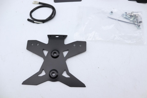 Support de plaque et eclairage SUZUKI 750 GSXS 2017 - 2021
