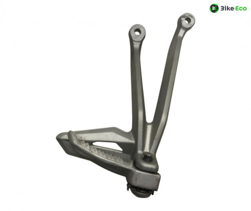 Platine et repose pieds arriere droit TRIUMPH STREET TRIPLE RS 765 2017-2019