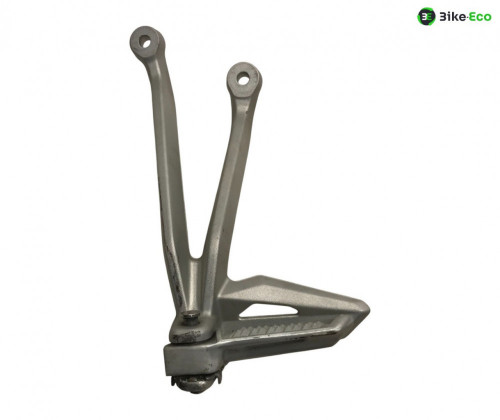Platine et repose pieds arriere gauche TRIUMPH STREET TRIPLE RS 765 2017-2019