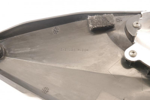 Demi flanc selle gauche SUZUKI 600 GSF BANDIT 2000 - 2004