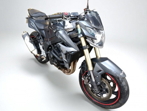 SUZUKI GSR 750