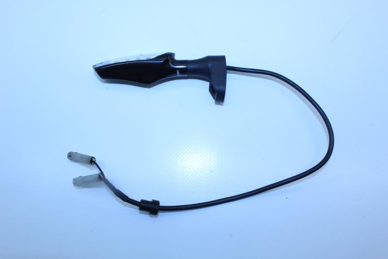 clignotant avant gauche TRIUMPH Street Triple 08-675 clignotant avant gauche TRIUMPH Street Triple 08-675