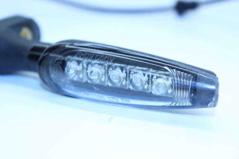 clignotant avant gauche TRIUMPH Street Triple 08-675 clignotant avant gauche TRIUMPH Street Triple 08-675