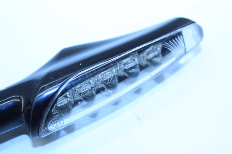 clignotant avant gauche TRIUMPH Street Triple 08-675 clignotant avant gauche TRIUMPH Street Triple 08-675