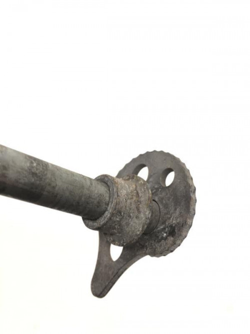 Axe de roue arriere YAMAHA XT 125 1991-1993
