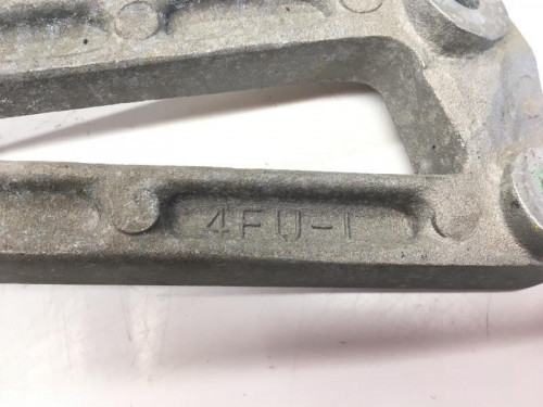 Platine et repose pieds arriere gauche YAMAHA TDR 125 1993-1996