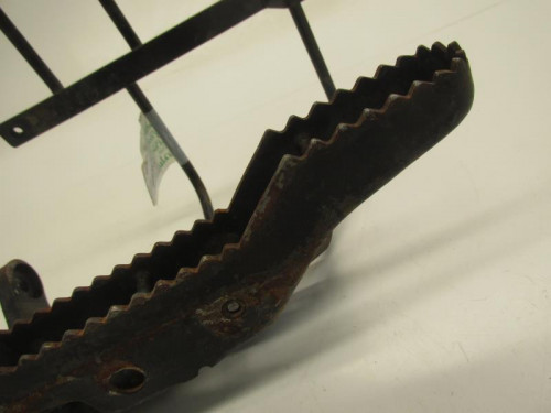 Repose pieds avant gauche AXR SP 300 2005-2007