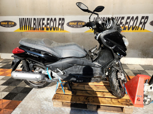 YAMAHA X-MAX 125