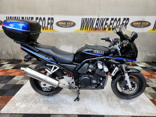 YAMAHA FZS 600 FAZER