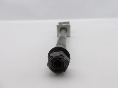 Axe de roue arriere TRIUMPH 1050 TIGER 2007 - 2012