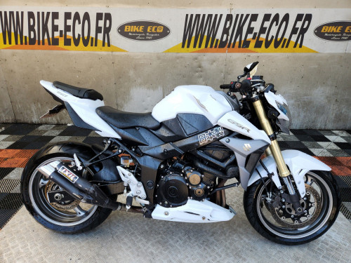 SUZUKI GSR 750