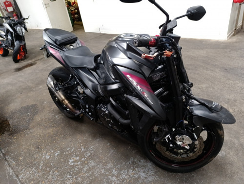 SUZUKI GSX 750