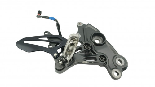 Platine avant droite YAMAHA R7 700 2021 - 2025